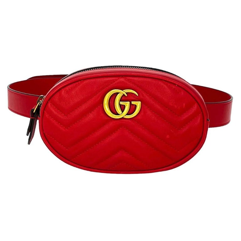 Gucci - Sac ceinture matelassée rouge Marmont En vente sur 1stDibs