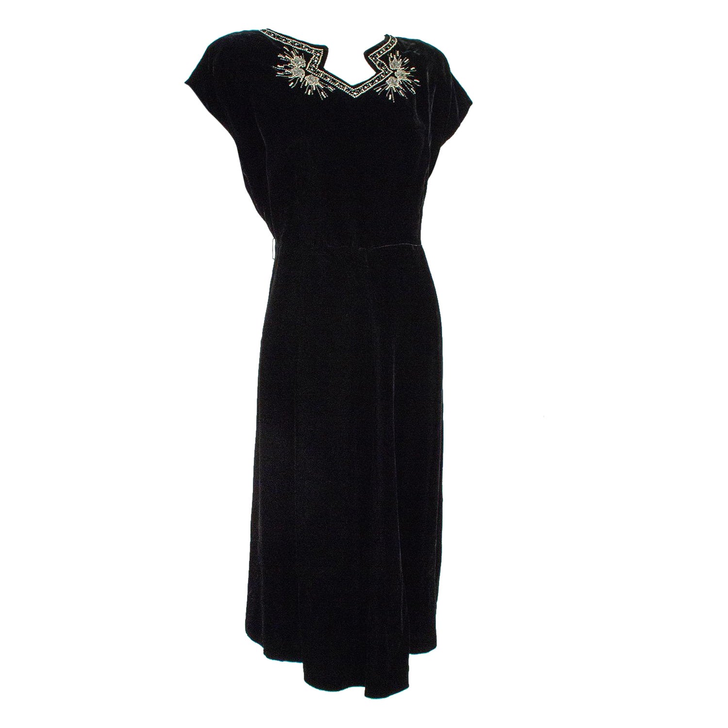 Pre-War Black Velvet Art Deco Bead and Rhinestone Cocktail Dress – L, 1940s For Sale