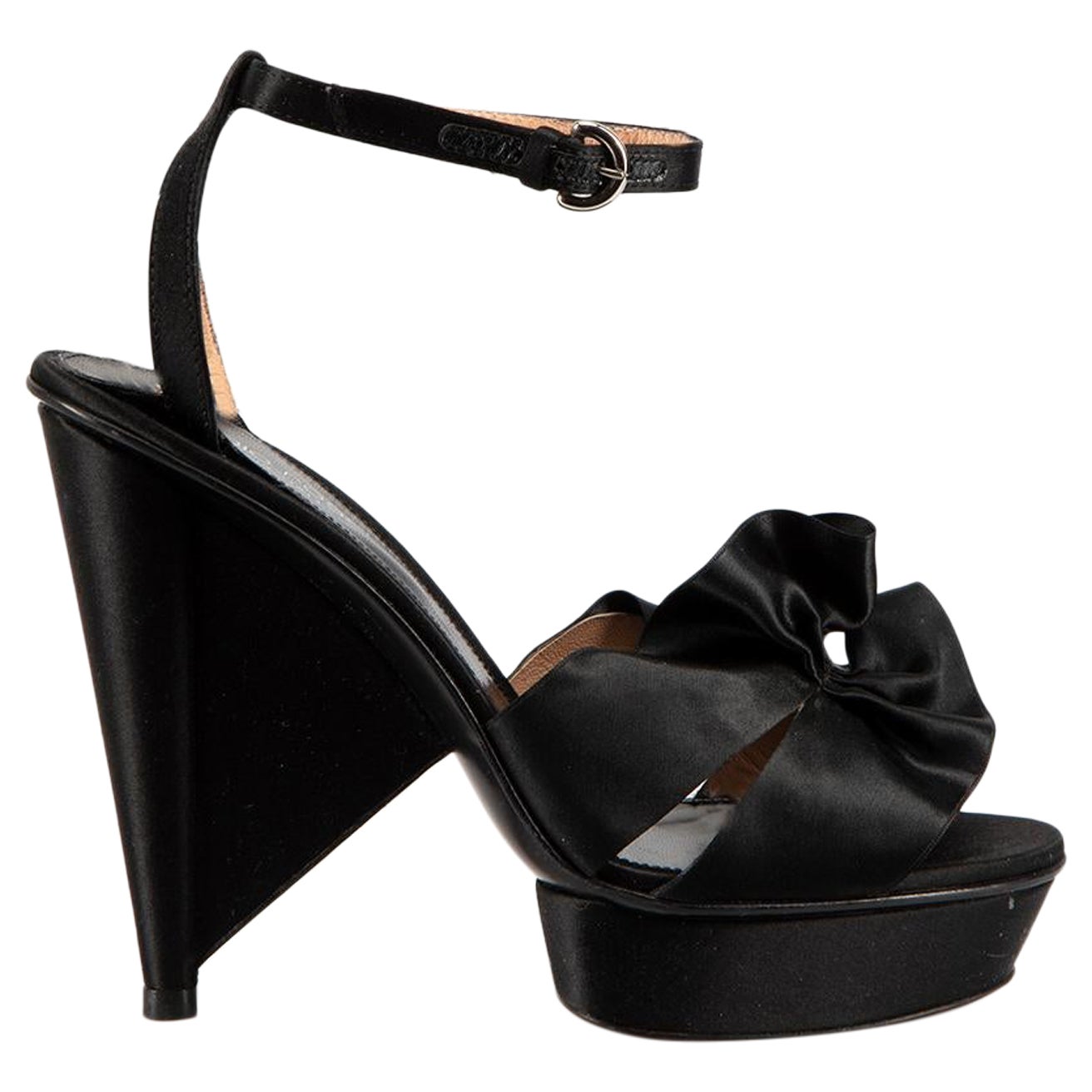 Black Ruffle Strap Heeled Sandals Size IT 36 For Sale