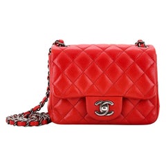 Chanel Quadratische klassische Tasche mit einer Klappe aus gestepptem Kaviar Mini