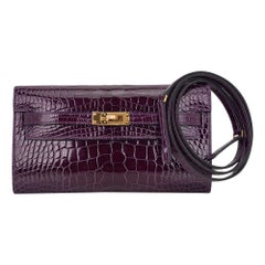 Kelly Classique To Go - Portefeuille Cassis en alligator et accessoires dorés