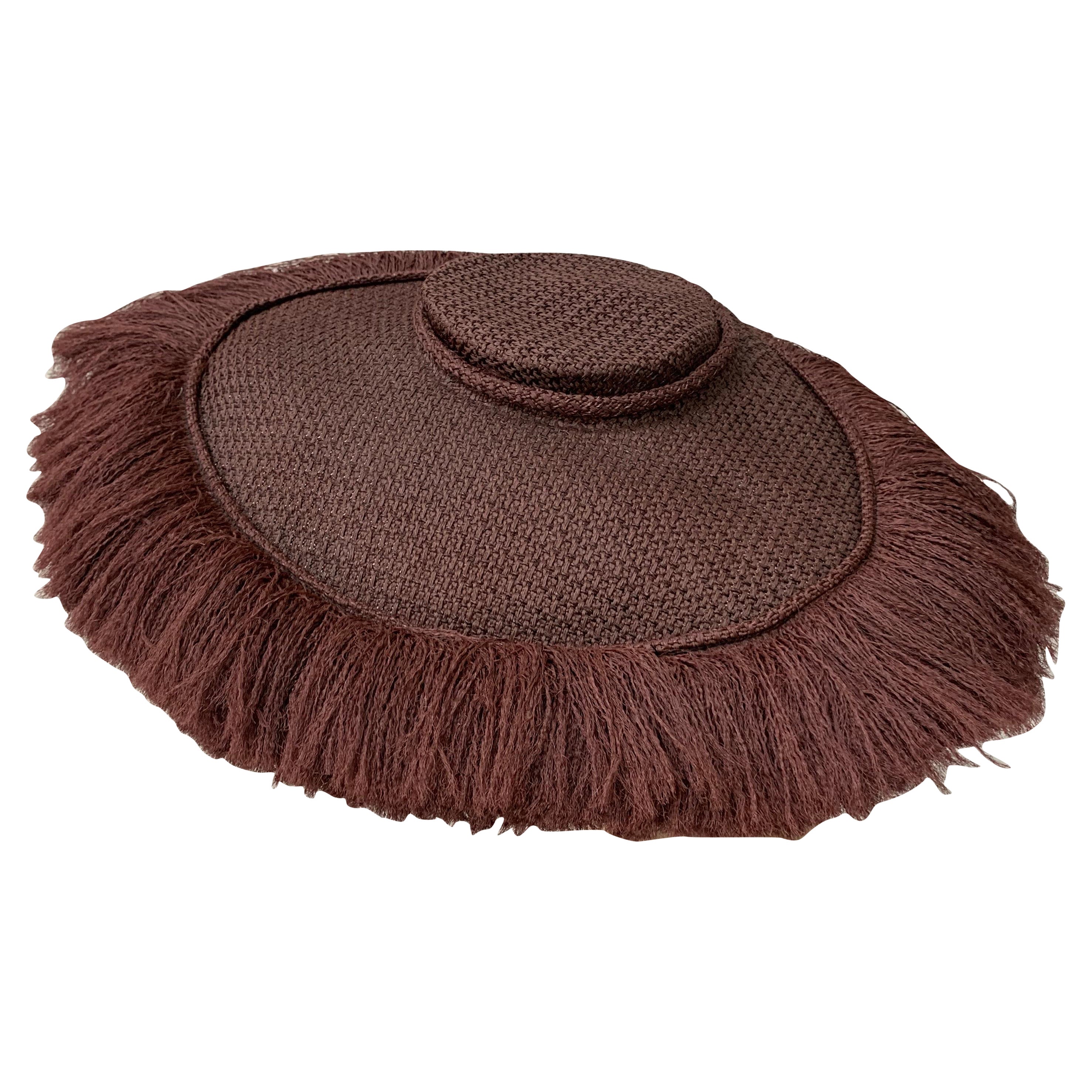 1940's Shenley's Cocoa Brown Rayon Woven & Fringed Saucer Hat w Low Crown (Chapeau soucoupe tissé et frangé) en vente