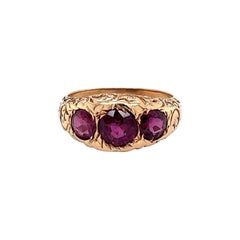 Vintage 3 Stone Grape Garnet Antique Engraved Gold Ring