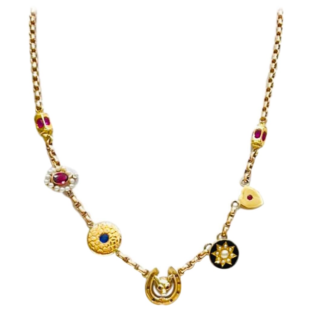 Collier à breloques victorien en or 15 carats avec rubis, saphirs et perles en vente