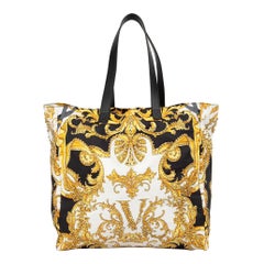 Borsa grande con borchie stampate di Versace Barocco