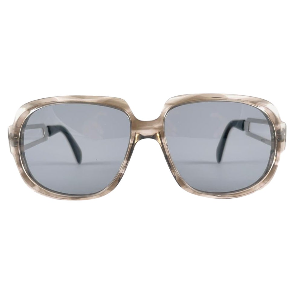  New Vintage Rare Menrad M 501 Funky Translucent Grey & Silver 70's Sunglasses en vente