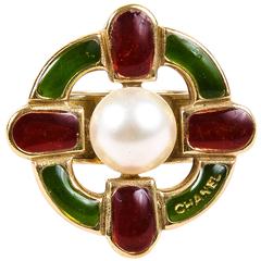 Chanel 07A Gold Tone White Faux Pearl Red Green Gripoix Glass Ring Size 7