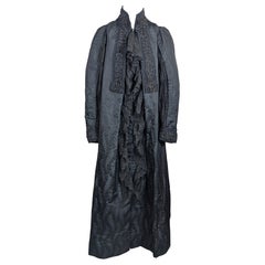 Charles Frederick Worth Cappotto in broccato di seta e pizzo nero. Maison Worth