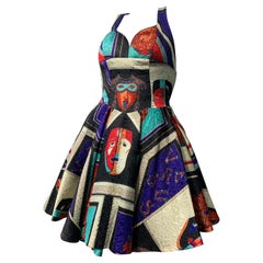 Mini vestido halter acampanado de seda brocada inspirado en la mascarada Gianni Versace 1992