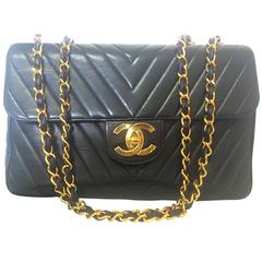 Vintage CHANEL classic jumbo, large 2.55 black shoulder bag with chevron stitch 6