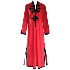Neiman Marcus - Robe longue caftan rouge et noire d'inspiration asiatique des années 1970, vintage