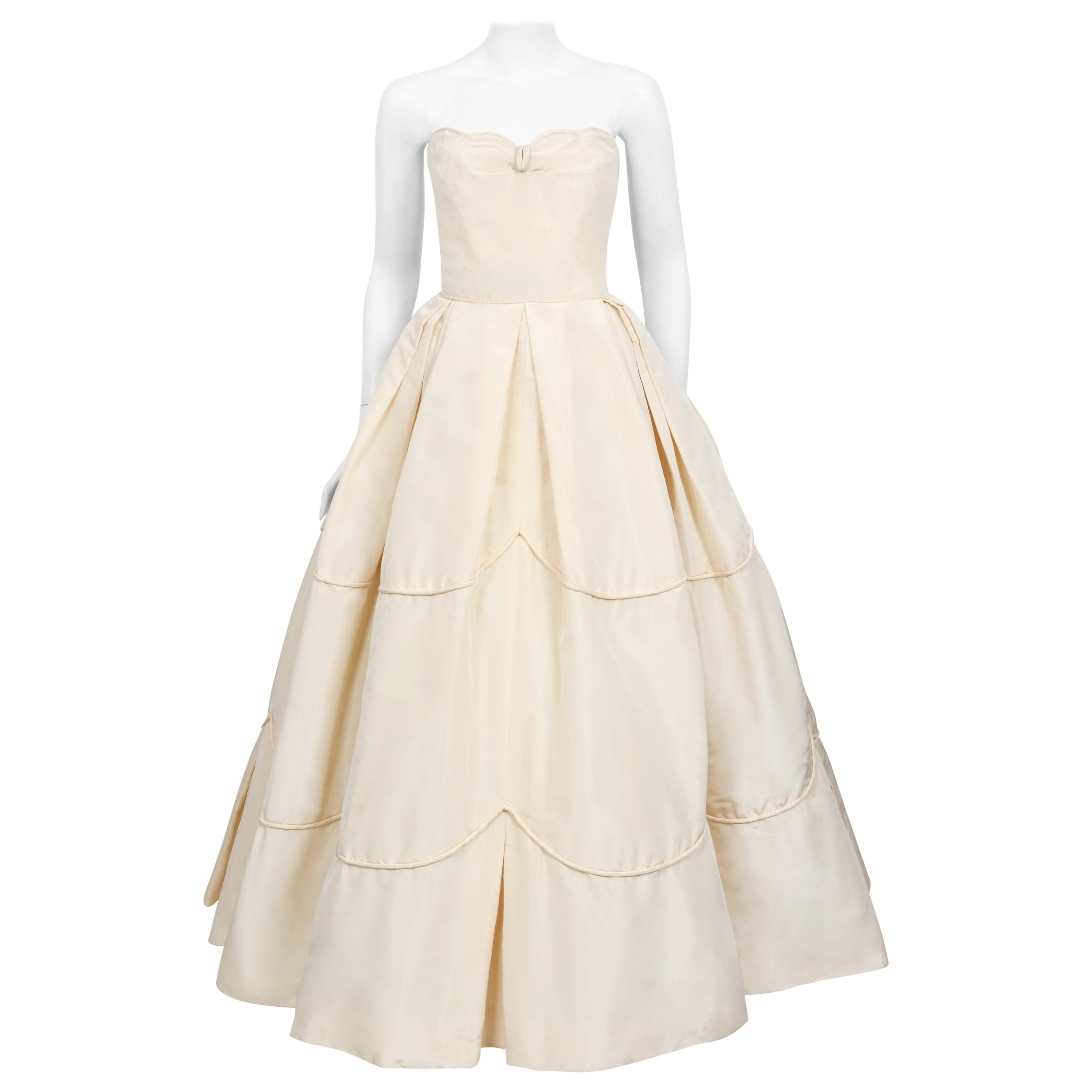 Vintage 1950er Rosalie Macrini Couture Cremefarbenes trägerloses Braut-/Hochzeitskleid aus Seide  