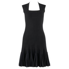 ALAIA Paris c.2010 Schwarzes Woll-Rippenstrick-Minikleid mit plissiertem Saum und Schlagseite