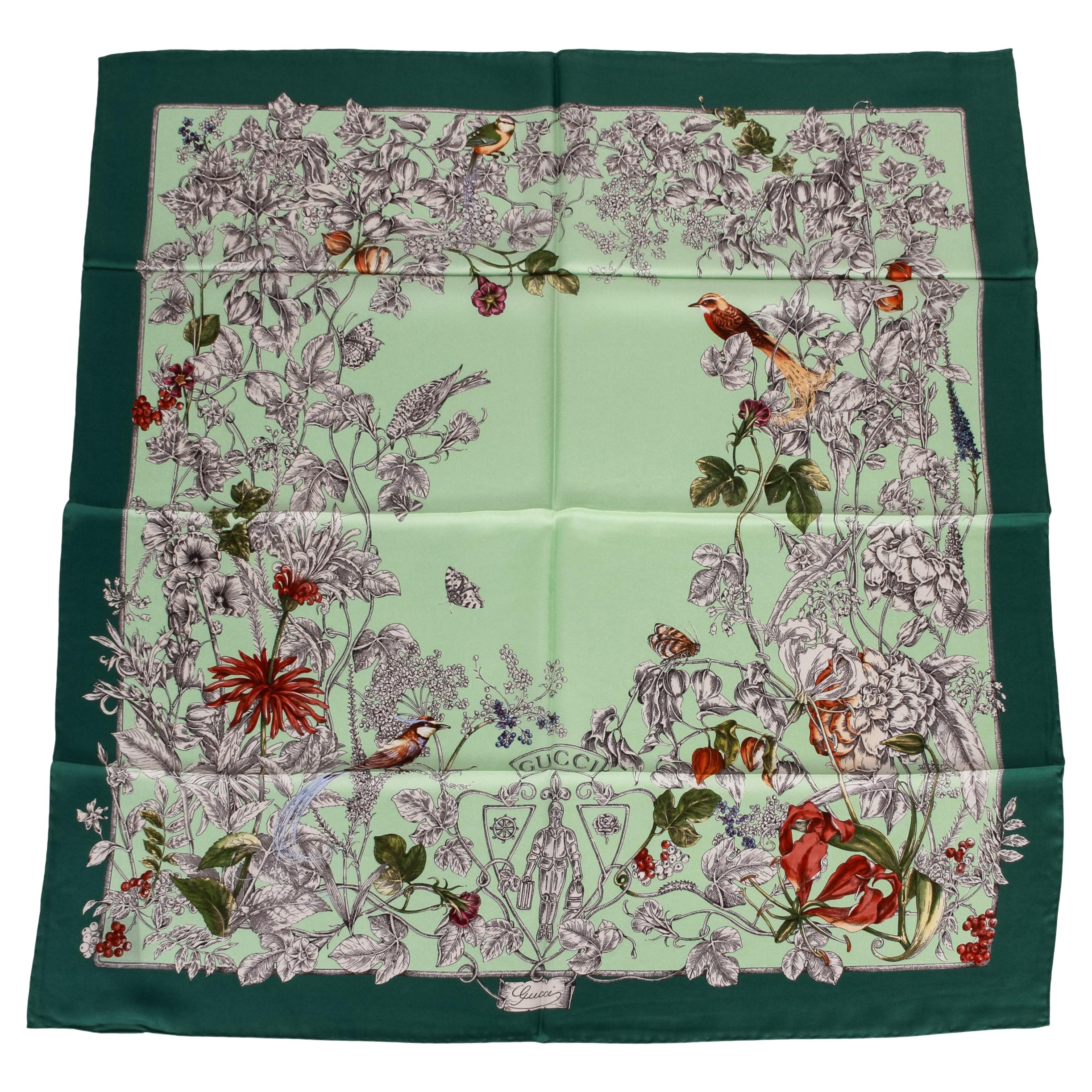 New Gucci Green Floral Square Silk Scarf (écharpe en soie) en vente