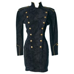 Style Officier black suede dress with gold metal buttons 