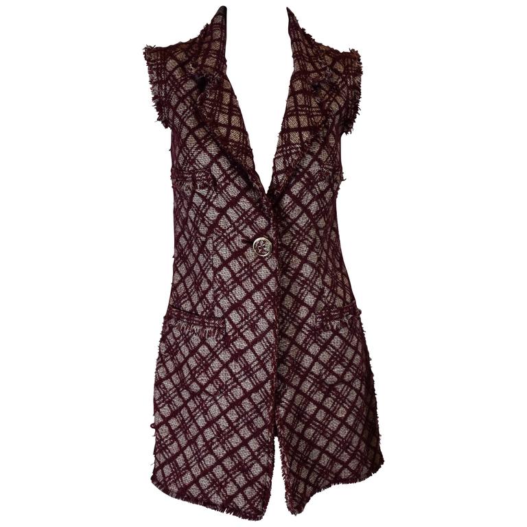 Chanel Houndstooth Sleeveless Jacket, 2008 For Sale at 1stdibs