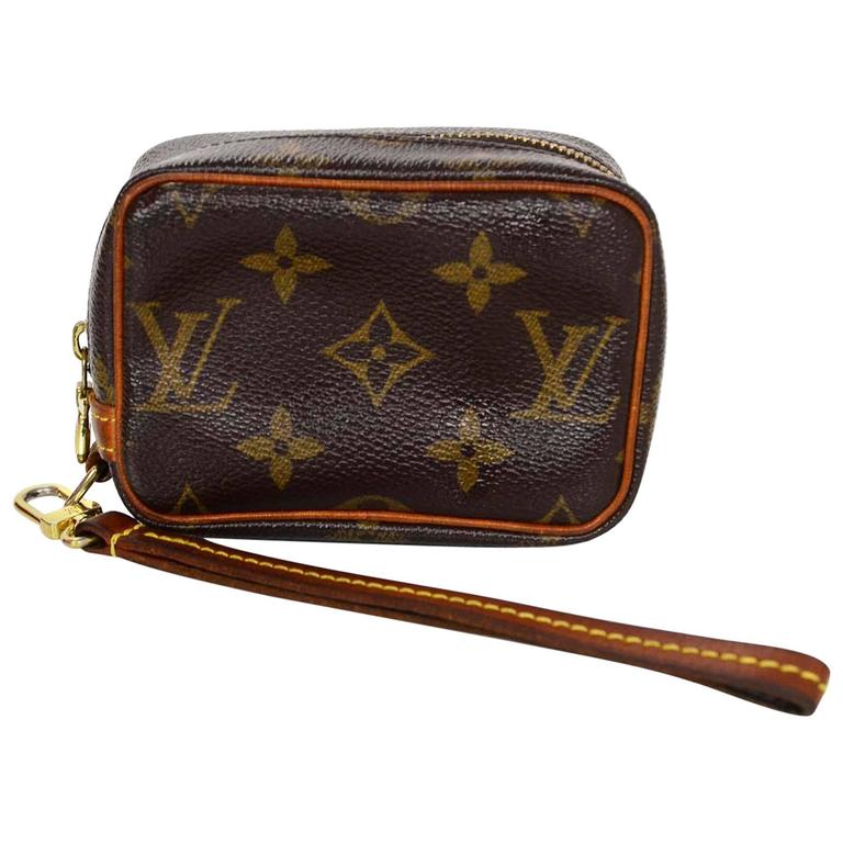 Louis Vuitton Monogram Wapity Zip Around Wristlet Bag at 1stdibs