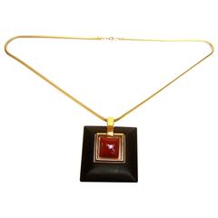 Trifari Mod Cinnabar & Ebony Resin Pendant Necklace c 1970 8
