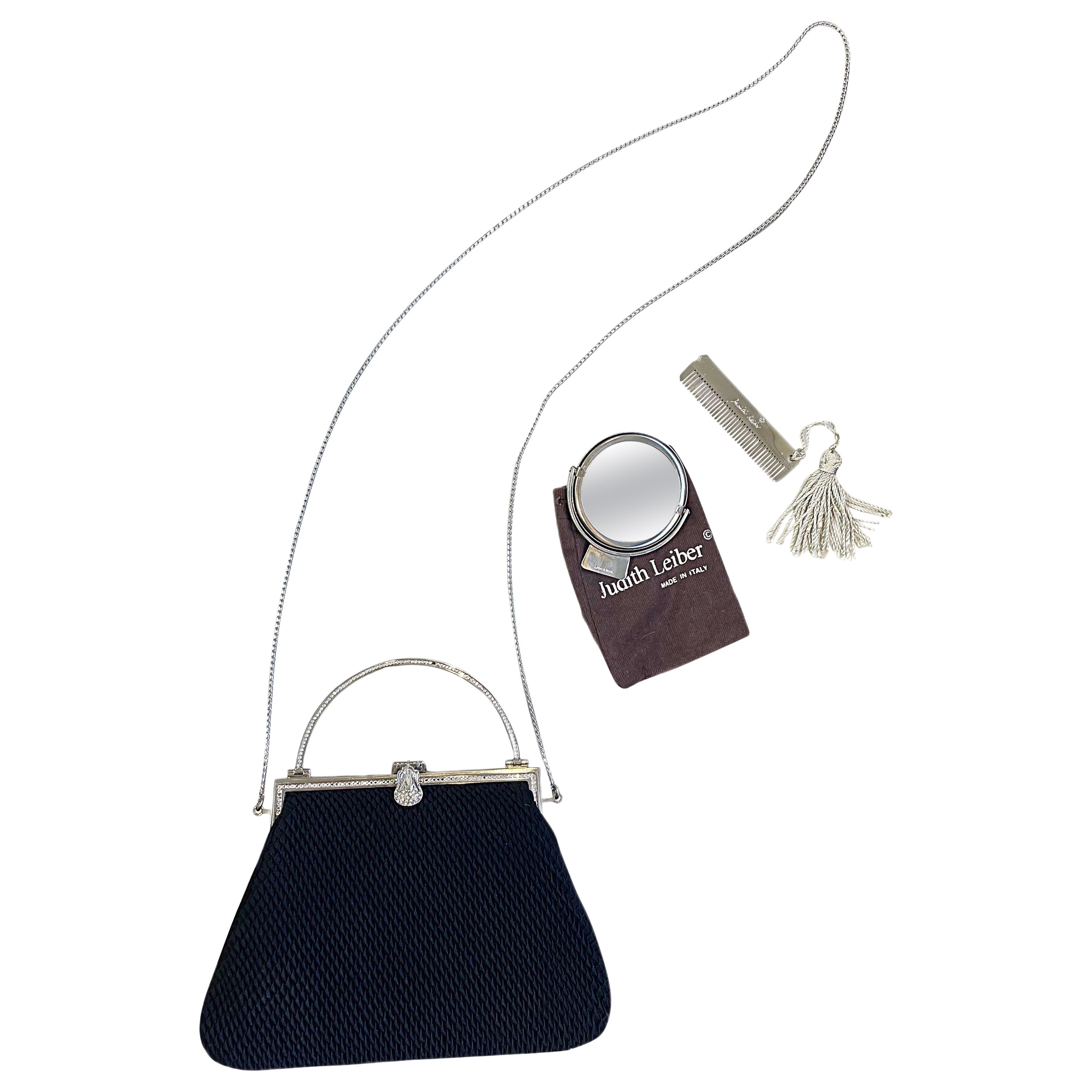 Années 90 Judith Lieber Mini sac en soie noir avec pierres de taille Mini sac Crossbody Clutch Mirror Comb en vente
