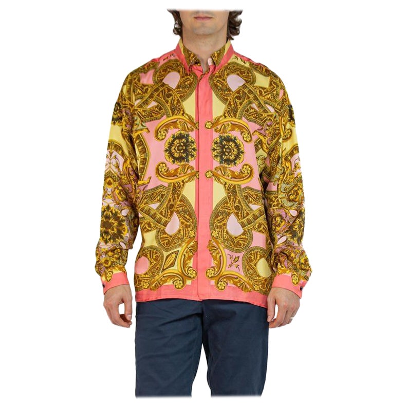 1990er Gianni Versace Rosa & Goldfarbenes Seidenkleid Shirt mit originalen Barockschnörkeln im Angebot