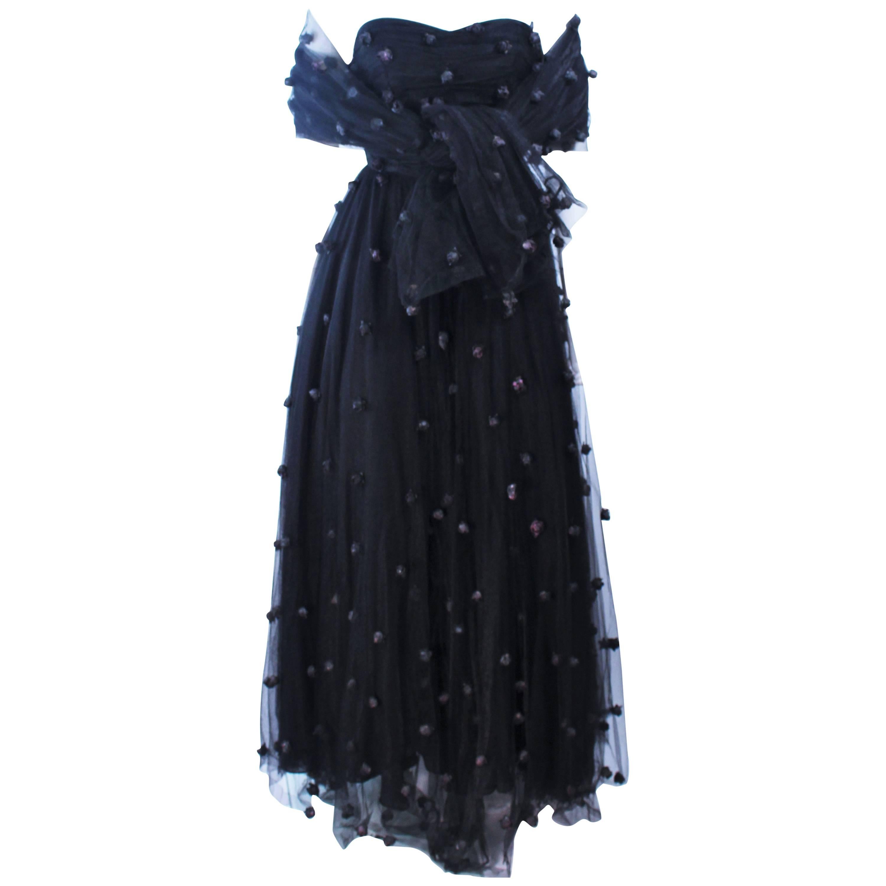 PAMELA DENNIS zugeschriebenes schwarzes Mesh-Kleid mit Rosenapplikation und Wickel Größe 2 4 im Angebot