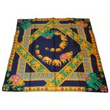 Sciarpa Cartier "Must be Cartier" in seta jacquard multicolore con elefanti multipli