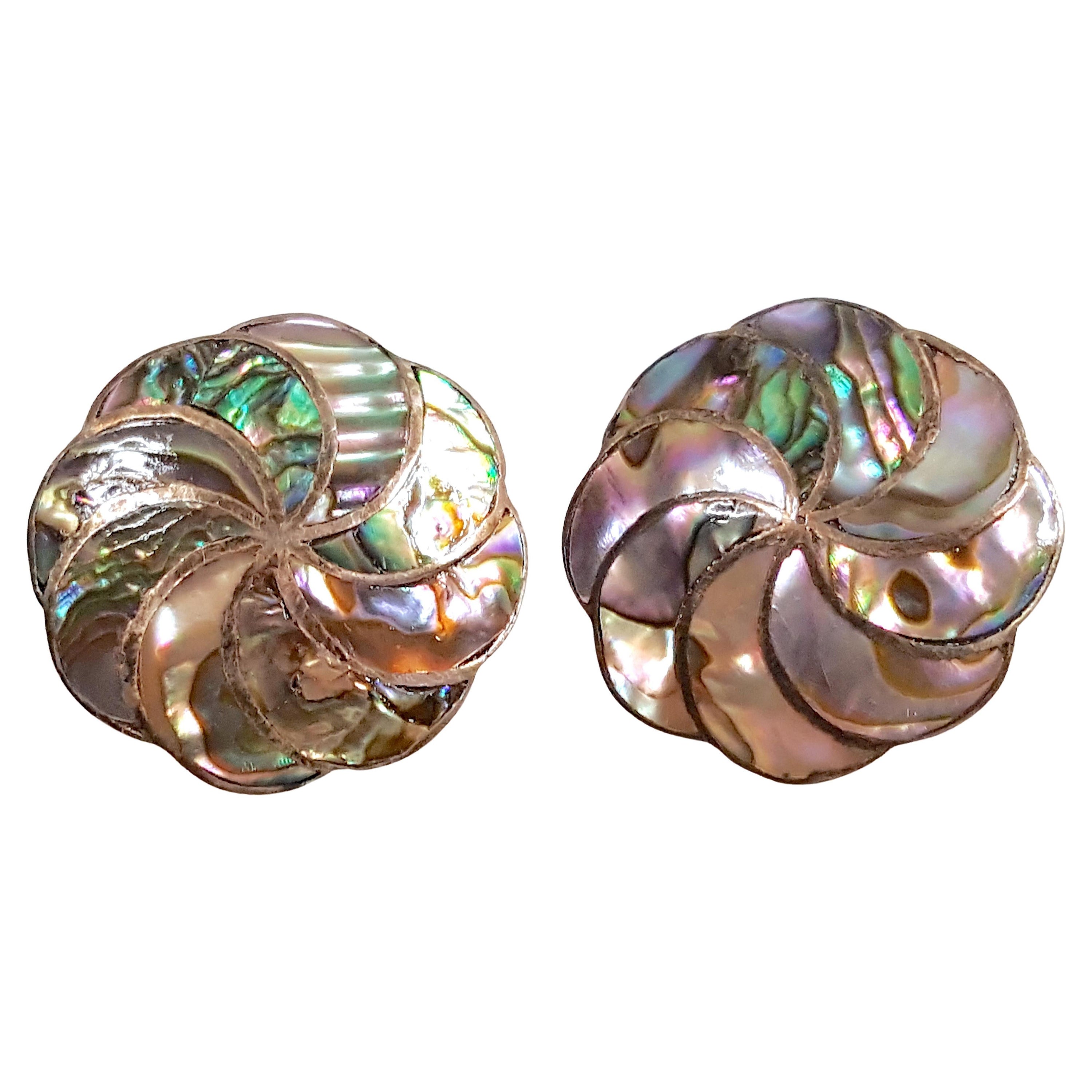 ArtNouveau Antike niederländische Perlen-Intarsien-Ohrringe aus Sterling mit Blumenmotiv und Schraubverschluss im Angebot