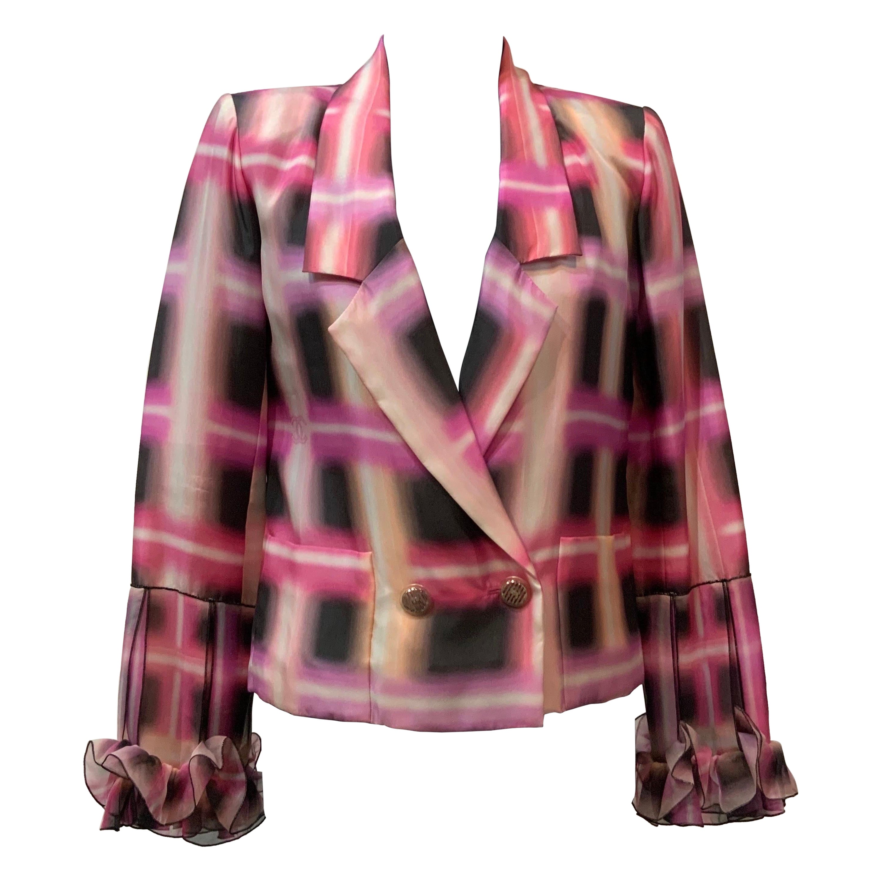 Chanel Spring 2017 RTW pink neon silk double breasted Jacket (veste à double boutonnage en soie néon). en vente