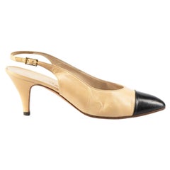 Chanel Vintage Beige Leather Cap Toe Heels Size US 7.5