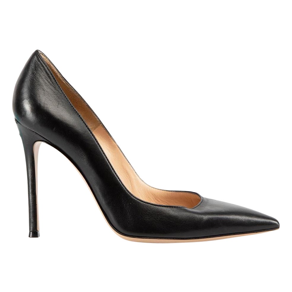 Gianvito Rossi Black Leather Pointed-Toe Pumps Size IT 38 For Sale
