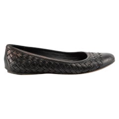 Bottega Veneta Intrecciato flache Schuhe aus schwarzem Leder, Größe IT 37,5