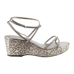 Salvatore Ferragamo Grau Lasercut Metallkeilschuhe Größe US 9,5