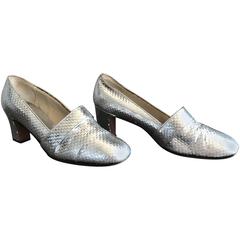 Vintage 1960s HERBERT LEVINE Silver Woven Leather Size 7.5 Mod Mid Heel Loafer Heels 60s