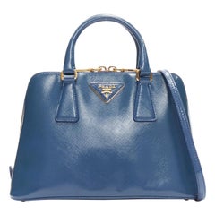 PRADA Promenade Vernice Saffiano-Tasche aus blauem Leder mit dreieckigem Logo am oberen Griff