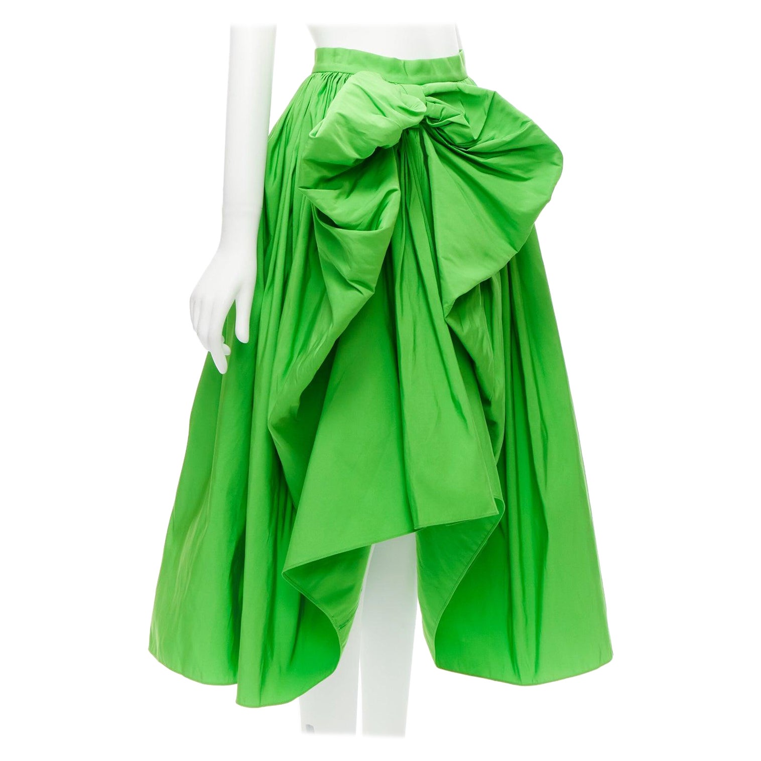 ALEXANDER MCQUEEN 2022 green taffeta bow detail high low cocktail skirt IT38 XS For Sale