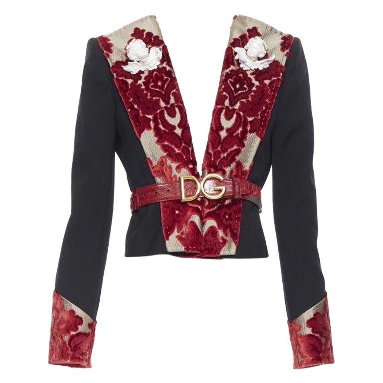 DOLCE GABBANA - Blazer à ceinture chérubin en laine noire et velours rouge doré avec broche, défilé IT40 en vente
