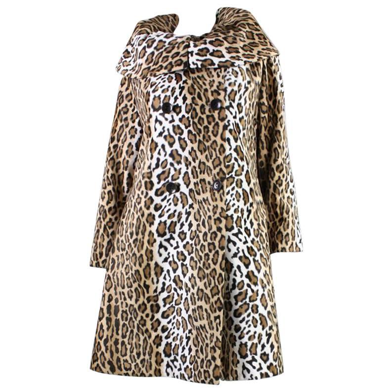 Moschino Leopard Print Coat with Portrait Collar For Sale