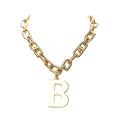 Balenciaga Demna, collier court à pendentif « Big B » en or et chaîne épaisse