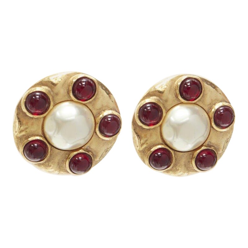CHANEL Vintage 1990's Collection 23 gold red Gripoix faux pearl clip on earrings For Sale