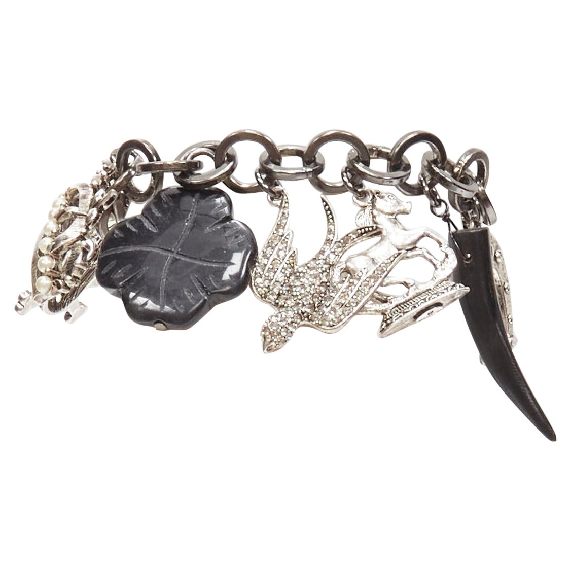 Bracelet à breloques en argent noir A Silver Clover Skull Crown Punk Rock Chain Charm en vente