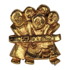 Vergoldete Bronzebrosche Line Vautrin „La Manif“