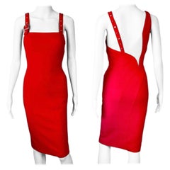 Versace H/W 2004 Laufsteg verzierte Schnalle Nietendetail Rotes Abendkleid mit Schnalle