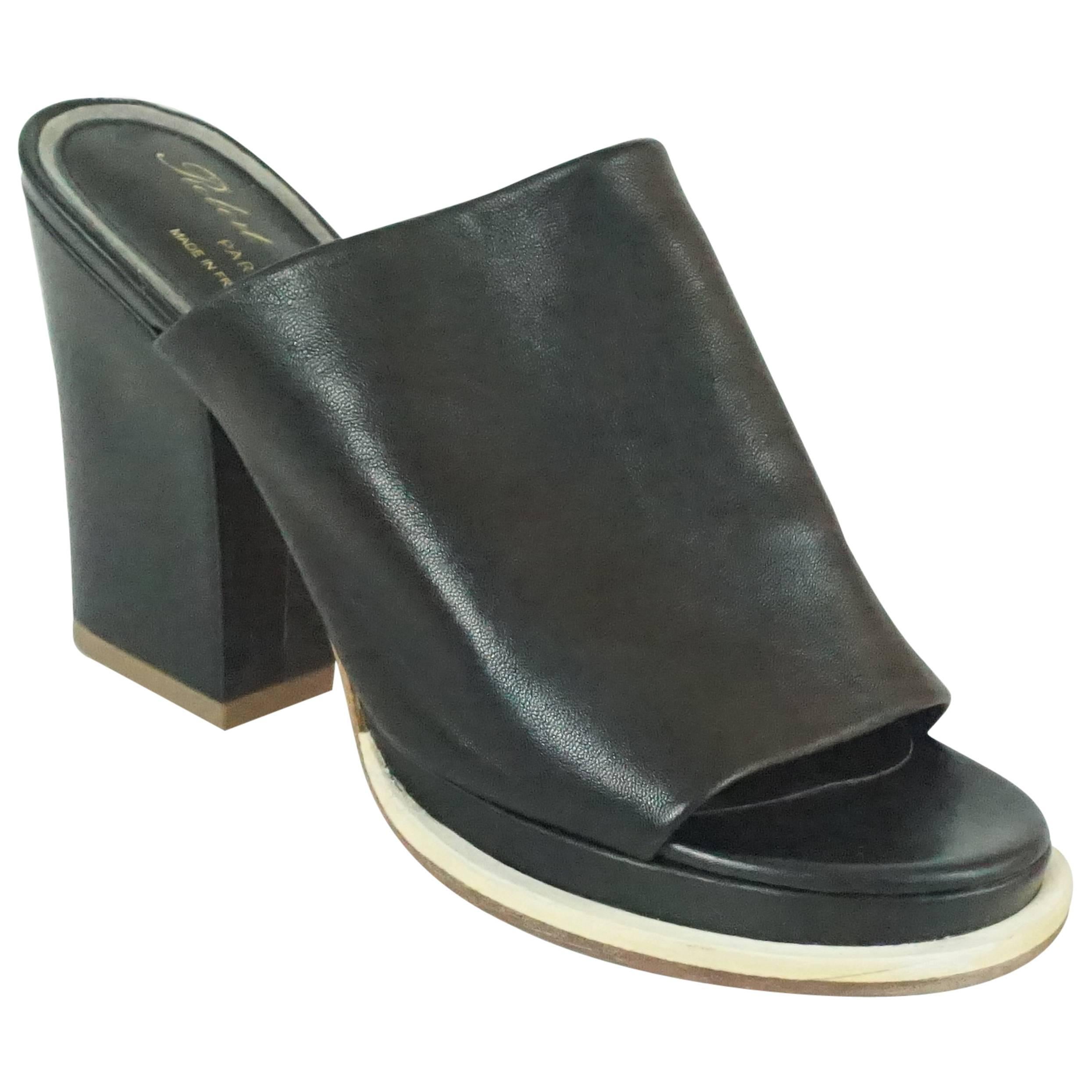 Robert Clergerie Black Leather Clogs with Block Heel - 37
