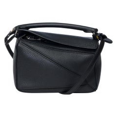 Très chic Sac à main Loewe Puzzle Mini 2 WAY en cuir noir, SHW