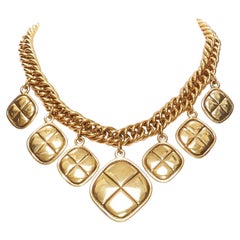 CHANEL Vintage gold quilted Rhombus charm chain choker necklace