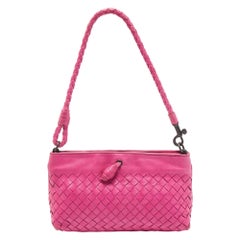 Bottega Veneta pochette magnétique rose en cuir Intrecciato