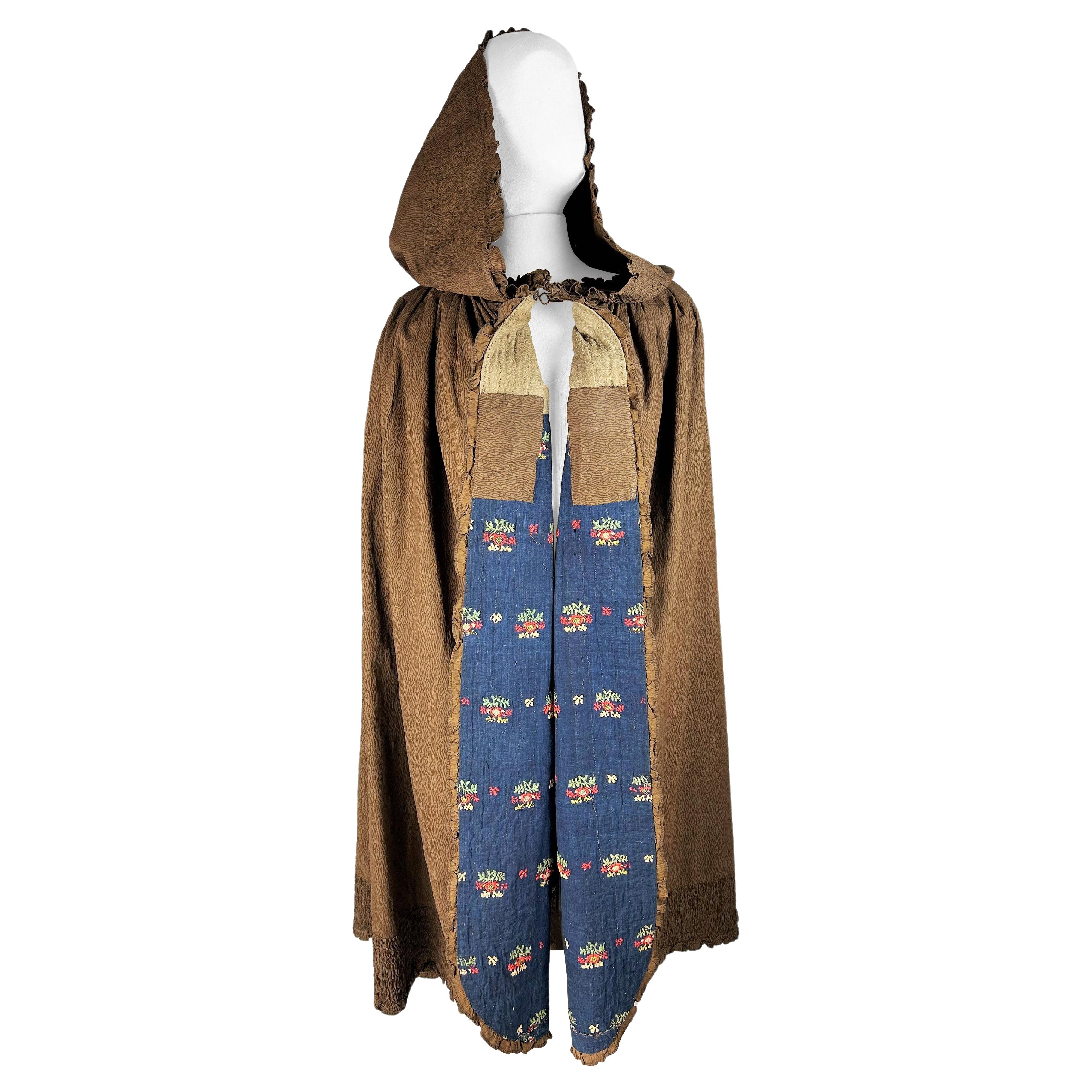 A French printed cotton hooded Long Cloak - Provence Early 19th Century For Sale