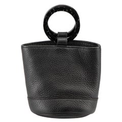A Miller Mini Bonsai Bucket Bag en cuir noir
