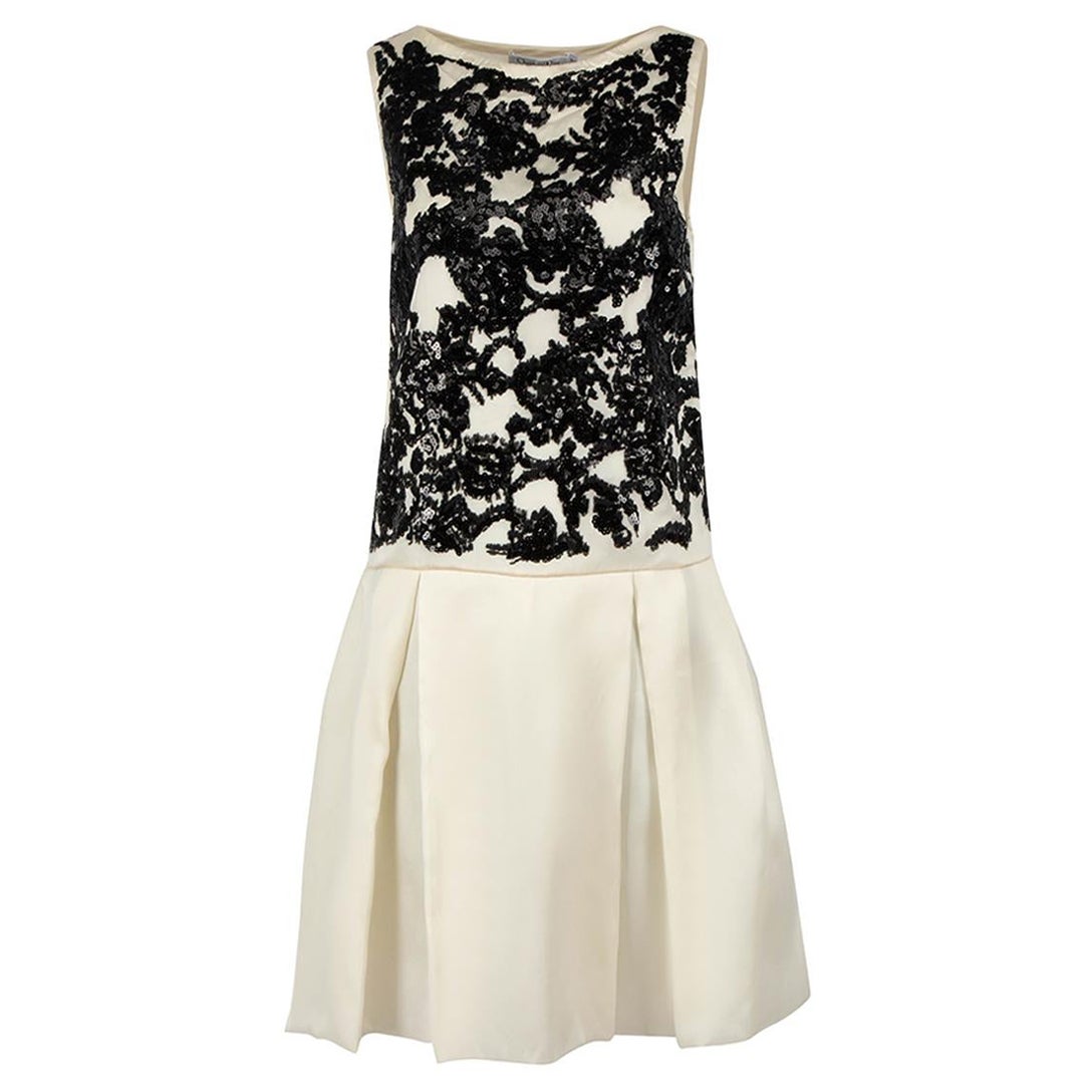 Dior Ecrufarbenes verziertes Kleid mit fallender Taille Größe M im Angebot