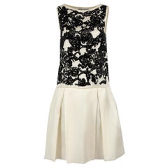 Dior Ecrufarbenes verziertes Kleid mit fallender Taille Größe M